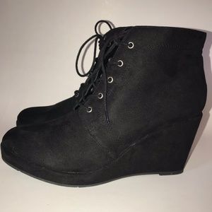 Forever 21 Blk Faux Suede Lace Wedge Ankle Bootie